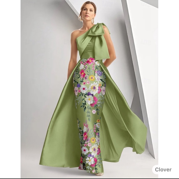 Dresses & Skirts - Green Floral Embroidered A-Line Evening Gown US 14 XL